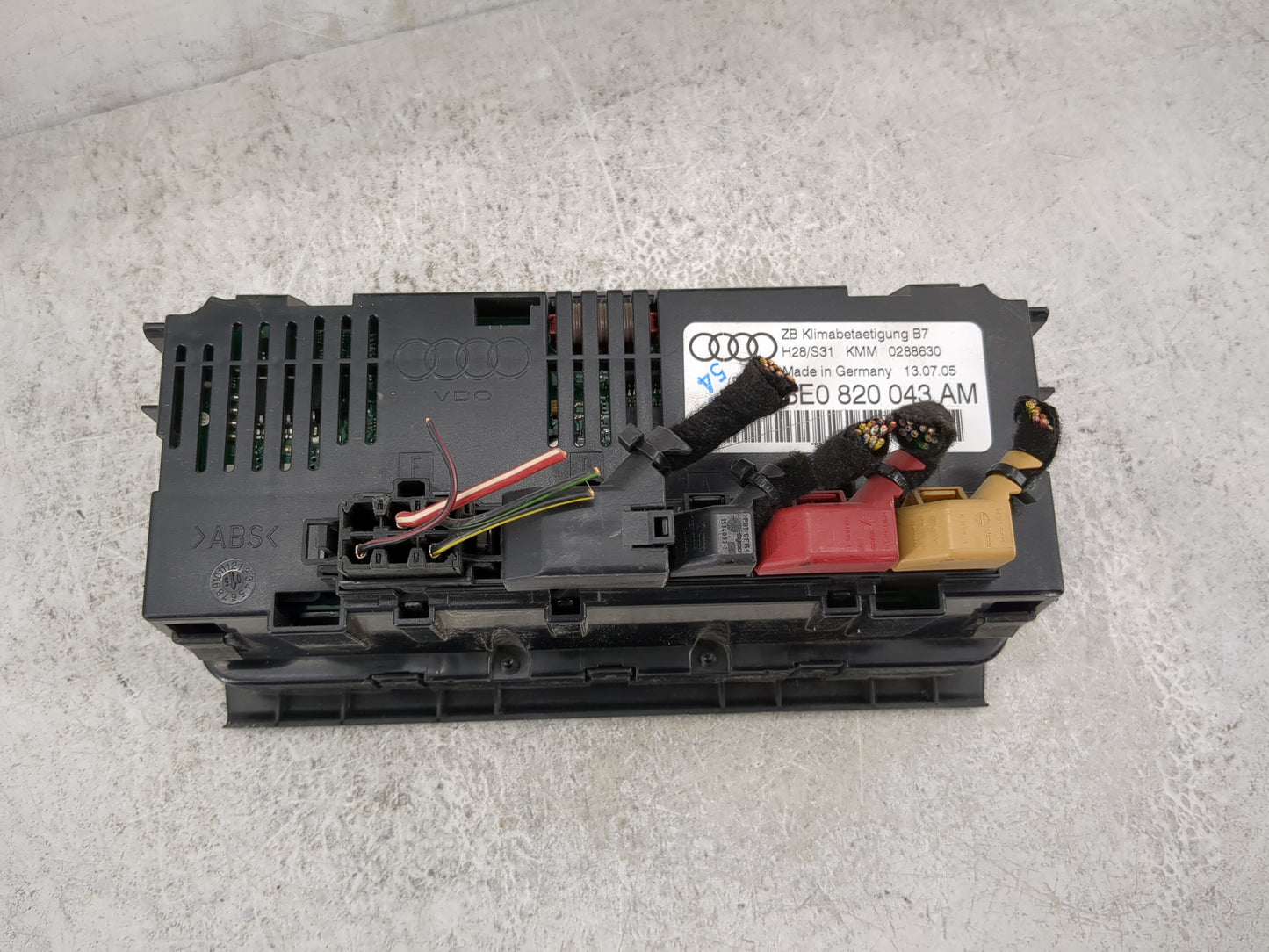 2005-2009 Audi A4 Climate Control Module Temperature AC/Heater Replacement P/N:8E0820043AM 0288630 Fits OEM Used Auto Parts 