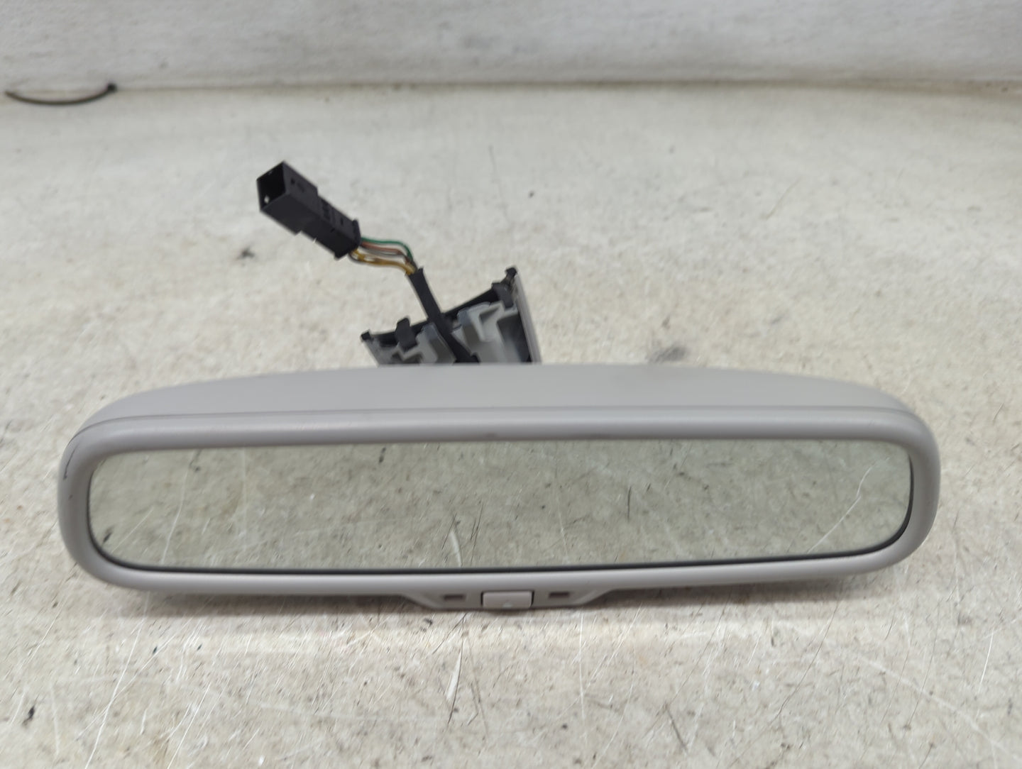 2006 Audi A4 Interior Rear View Mirror Replacement OEM P/N:E13 022201 1U0 857 511F, 905-1001 025, 102-F-2 2 22201 Fits OEM U