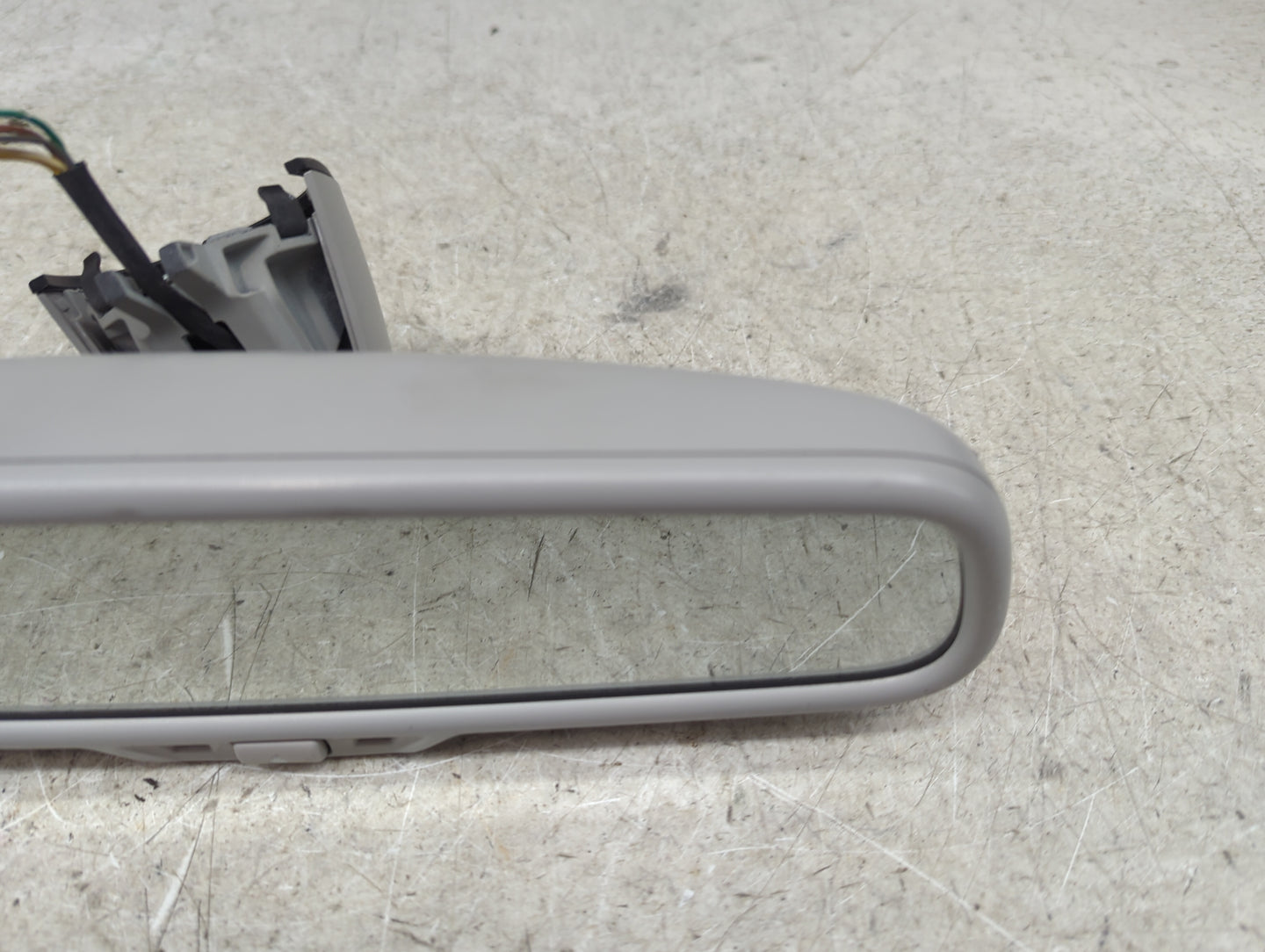 2006 Audi A4 Interior Rear View Mirror Replacement OEM P/N:E13 022201 1U0 857 511F, 905-1001 025, 102-F-2 2 22201 Fits OEM U