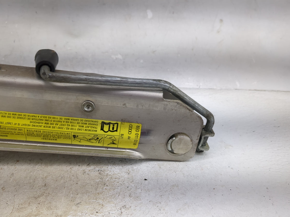 2006 Audi A4 Spare Scissor Car Jack 1512713 - Oemusedautoparts1.com