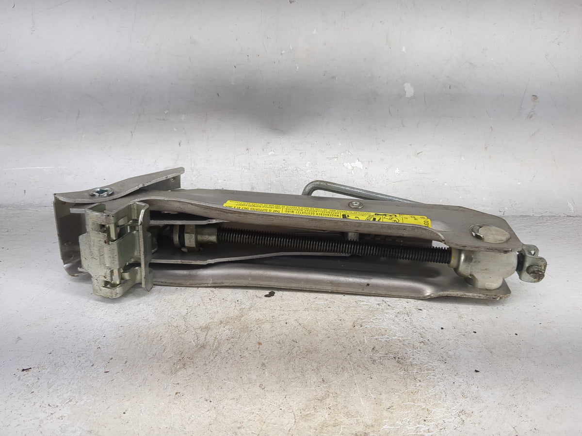 2006 Audi A4 Spare Scissor Car Jack 1512713 - Oemusedautoparts1.com