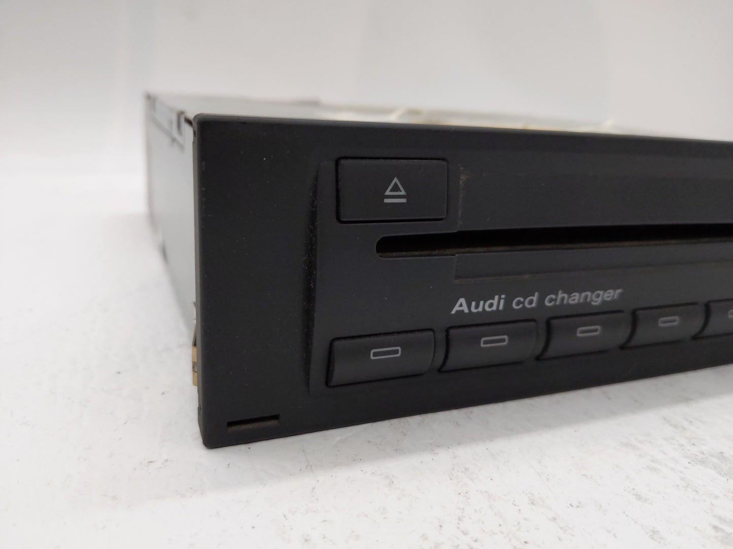 2002-2008 Audi A4 Am Fm Cd Player Radio Receiver - Oemusedautoparts1.com