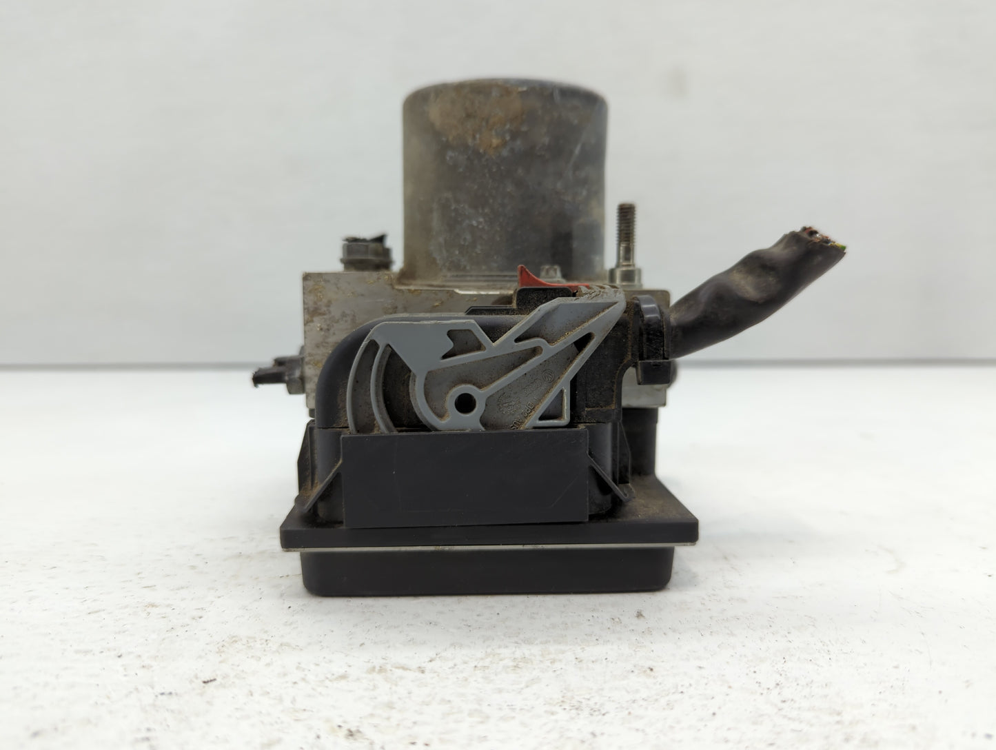 2006 Audi A4 ABS Pump Control Module Replacement P/N:0 265 234 833 Fits OEM Used Auto Parts - Oemusedautoparts1.com