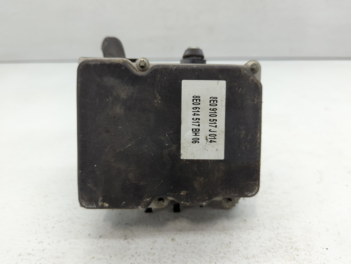 2006 Audi A4 ABS Pump Control Module Replacement P/N:0 265 234 833 Fits OEM Used Auto Parts - Oemusedautoparts1.com