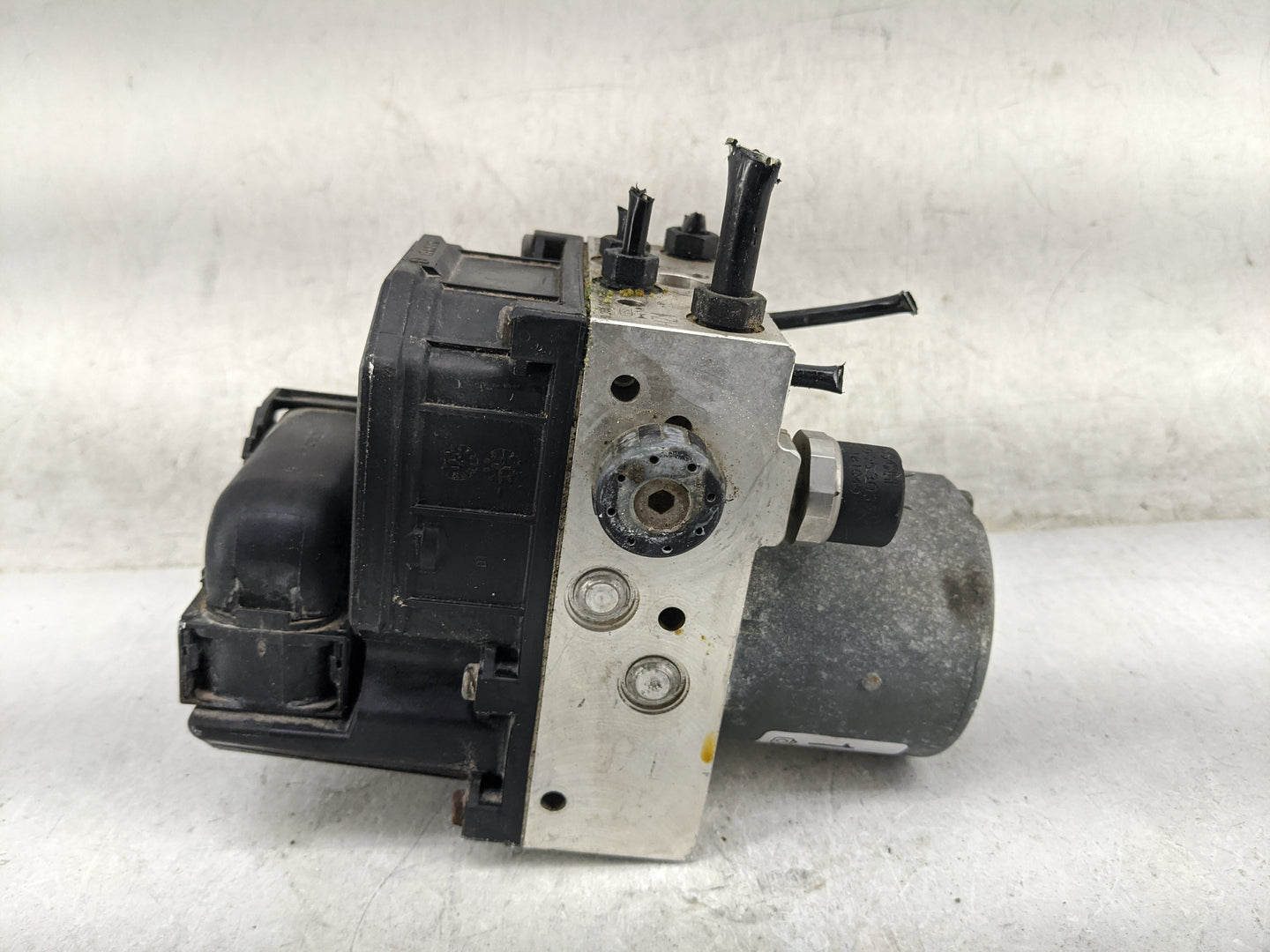 2006 Audi A4 Quattro ABS Pump Control Module Replacement P/N:8E0614517A 0265225045, 0265950012 Fits OEM Used Auto Parts - Oe