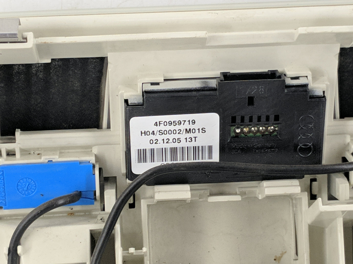 Audi A6 Overhead Roof Console Beige - Oemusedautoparts1.com