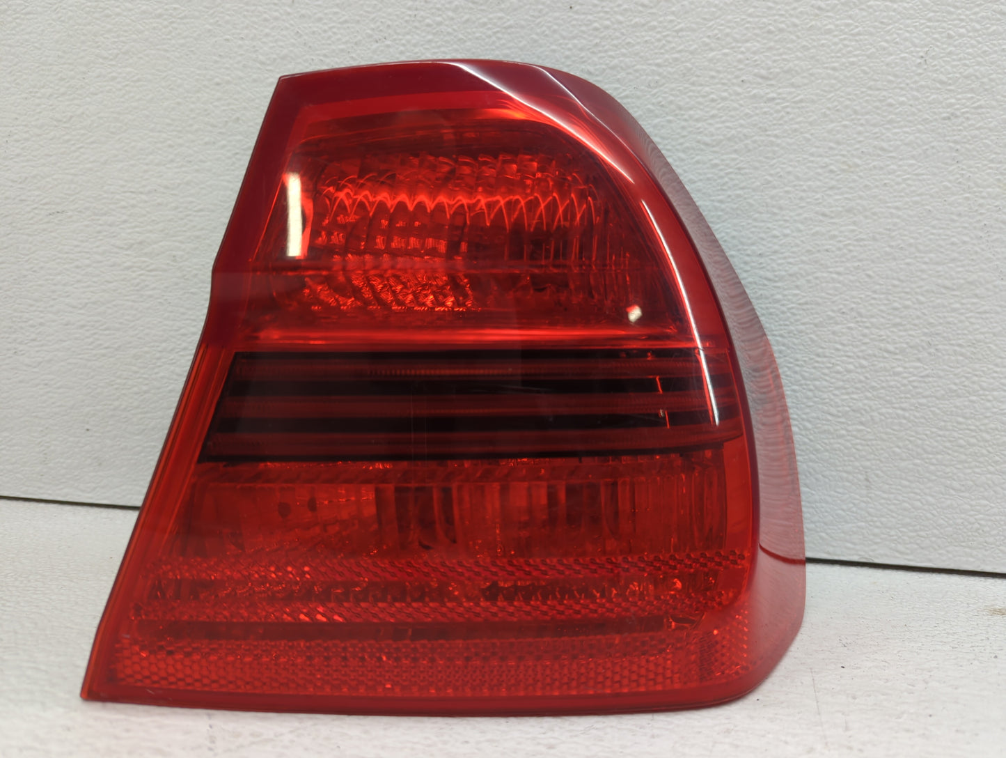 2006-2008 Bmw 323i Tail Light Assembly Driver Left OEM P/N:7 161 956 Fits Fits 2006 2007 2008 OEM Used Auto Parts - Oemuseda