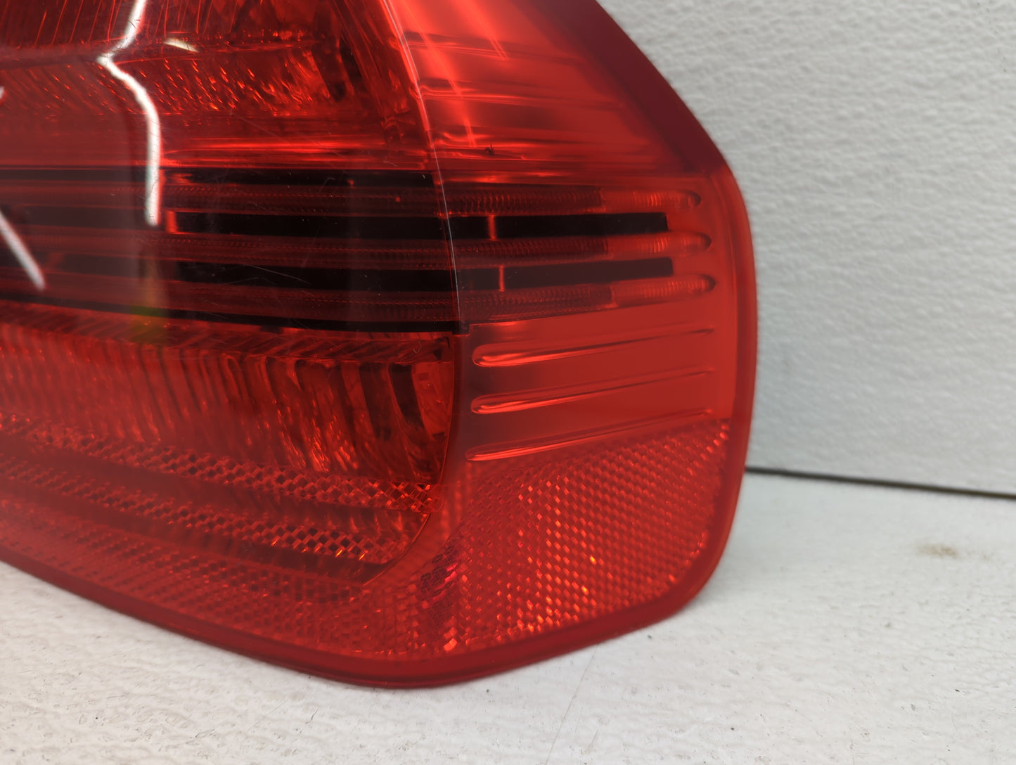 2006-2008 Bmw 323i Tail Light Assembly Driver Left OEM P/N:7 161 956 Fits Fits 2006 2007 2008 OEM Used Auto Parts - Oemuseda