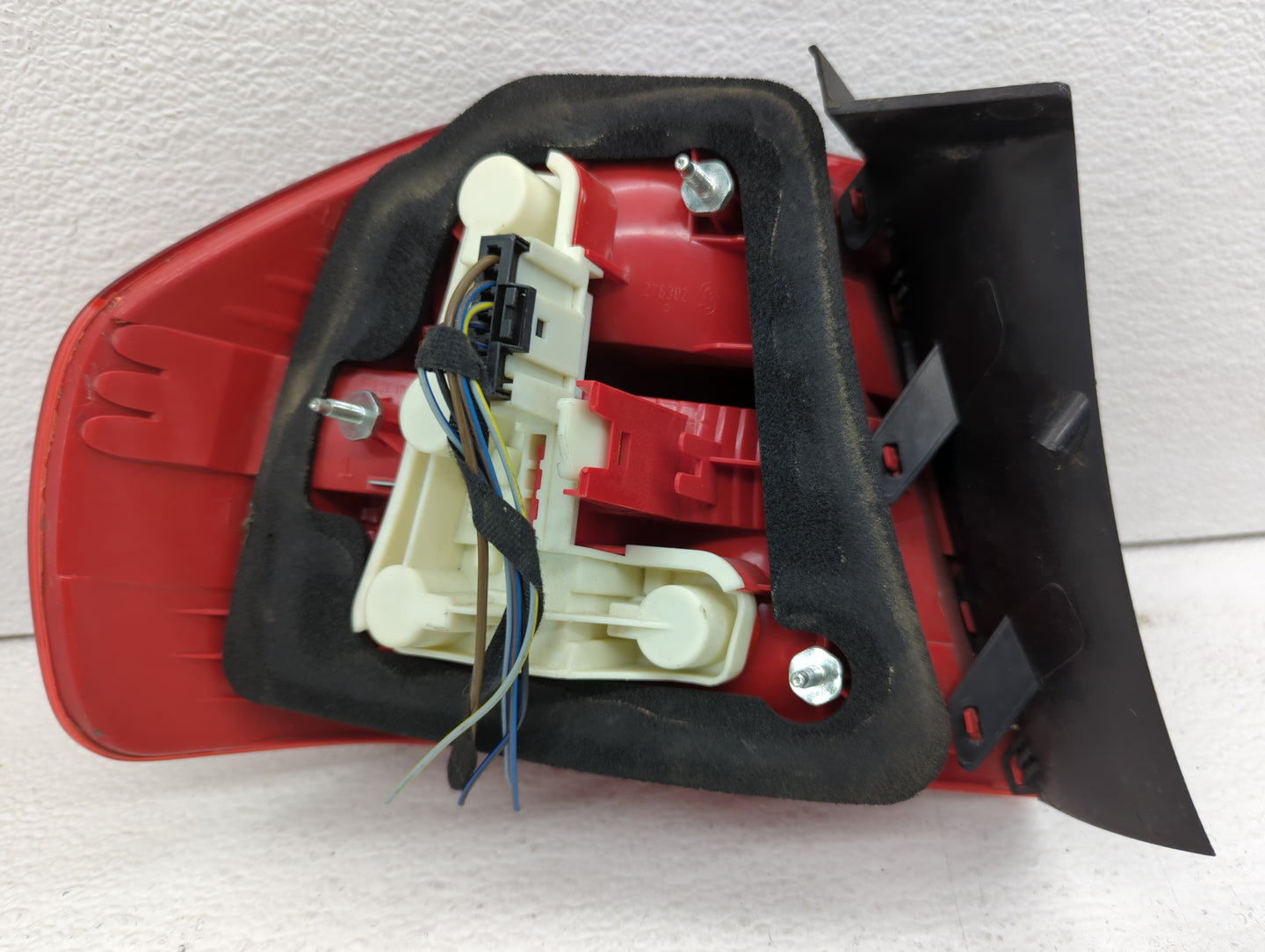 2006-2008 Bmw 323i Tail Light Assembly Driver Left OEM P/N:7 161 956 Fits Fits 2006 2007 2008 OEM Used Auto Parts - Oemuseda