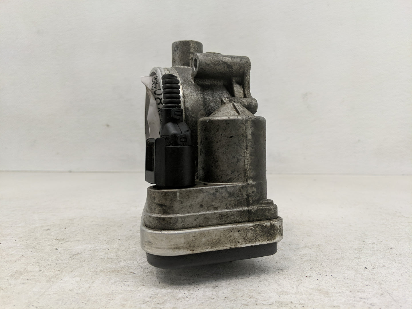 2006 Bmw 325ci Throttle Body Fits OEM Used Auto Parts - Oemusedautoparts1.com
