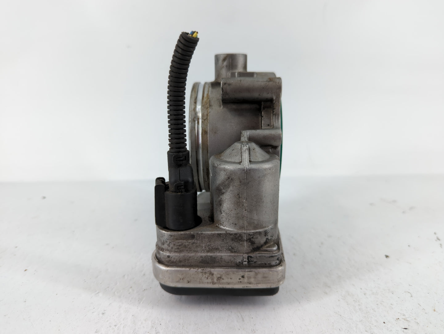 2006 Bmw 325ci Throttle Body P/N:1354 7 516 946 Fits Fits 2007 2008 OEM Used Auto Parts - Oemusedautoparts1.com