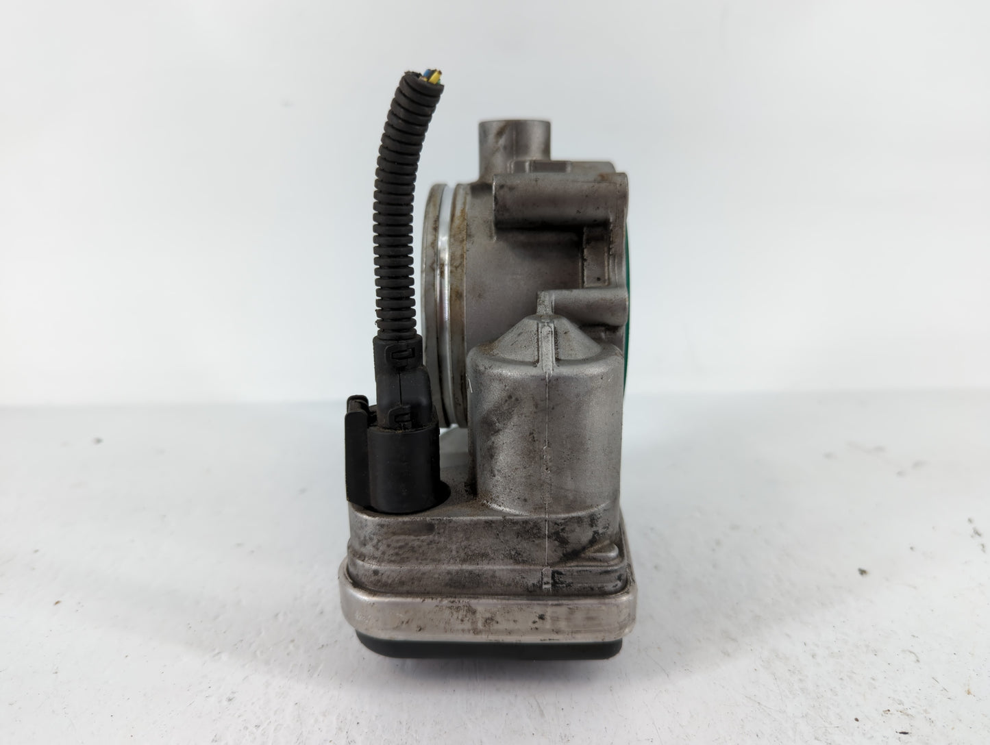2006 Bmw 325ci Throttle Body P/N:1354 7 516 946 Fits Fits 2007 2008 OEM Used Auto Parts - Oemusedautoparts1.com