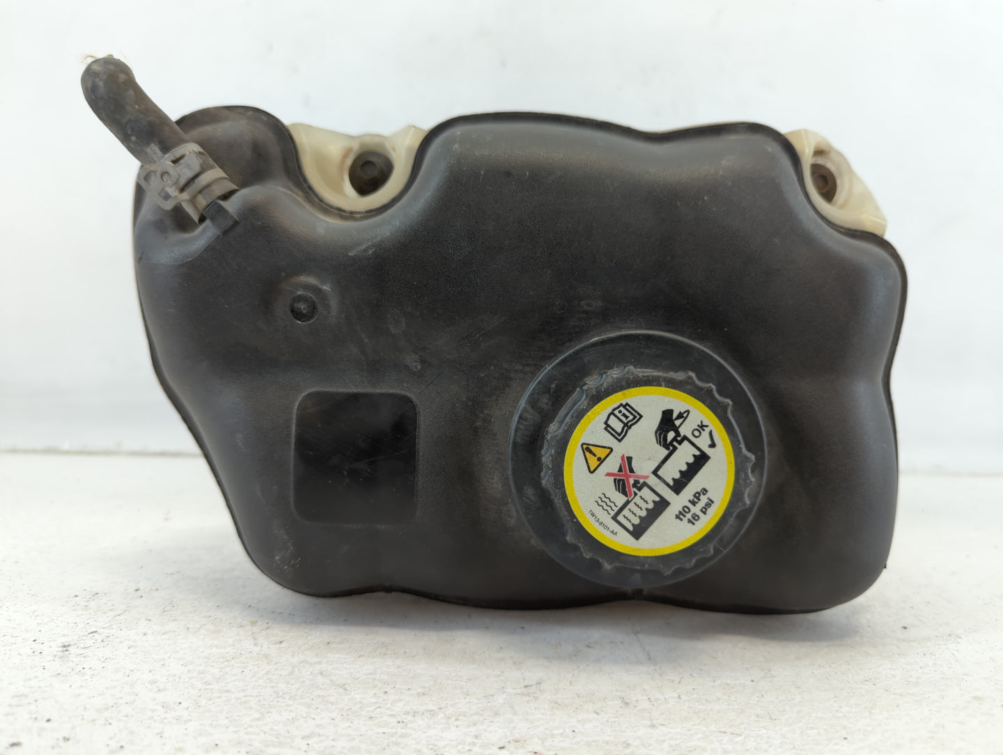 Bmw 325ci Windshield Washer Fluid Reservoir Bottle Oem - Oemusedautoparts1.com