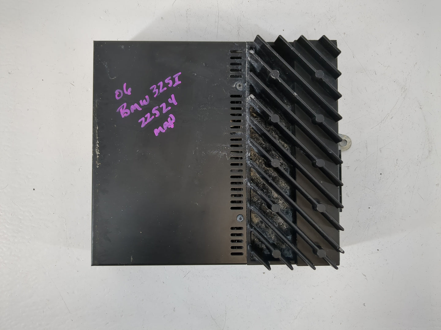 2001-2005 Bmw 325i Radio Speaker Amplifier 532230808 - Oemusedautoparts1.com