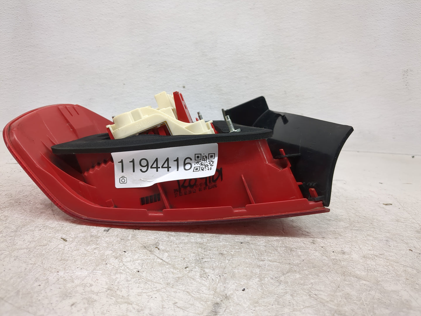 2006 Bmw 325i Tail Light Assembly Passenger Right OEM P/N:7161159 27.63.02.20 Fits Fits 2007 2008 OEM Used Auto Parts - Oemu
