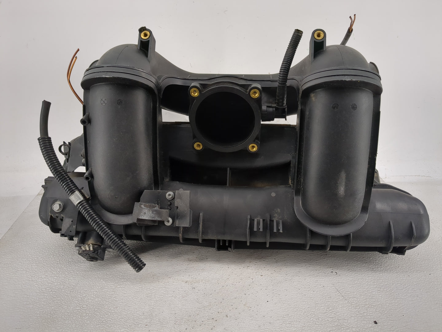 2006 Bmw 325i Air Intake Manifold Fits OEM Used Auto Parts - Oemusedautoparts1.com