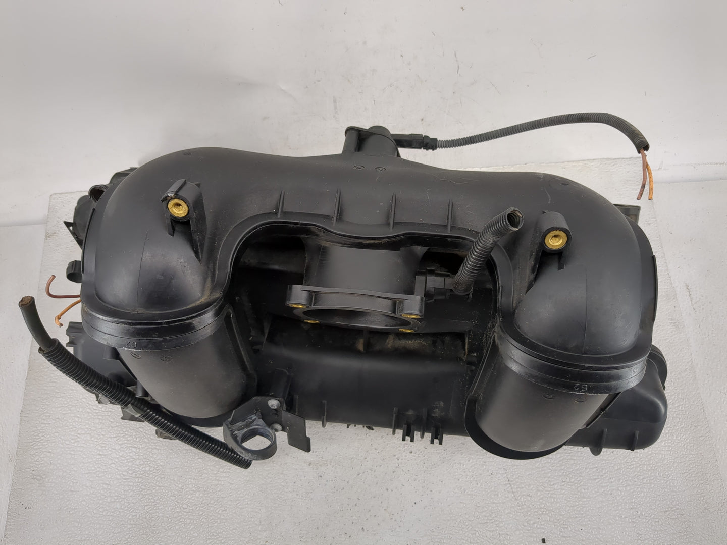 2006 Bmw 325i Air Intake Manifold Fits OEM Used Auto Parts - Oemusedautoparts1.com