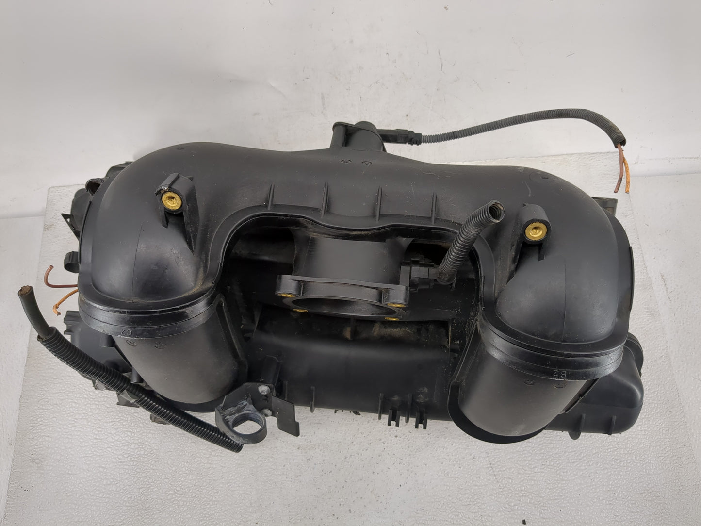 2006 Bmw 325i Air Intake Manifold Fits OEM Used Auto Parts - Oemusedautoparts1.com
