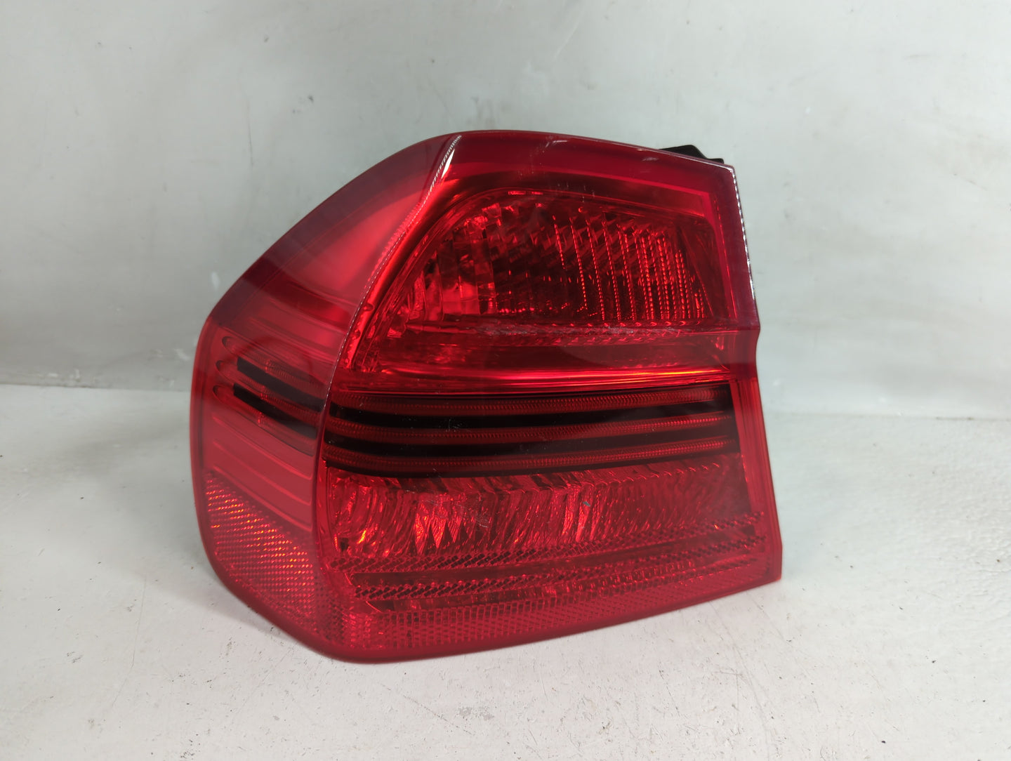 2006 Bmw 325i Tail Light Assembly Driver Left OEM Fits Fits 2007 2008 OEM Used Auto Parts - Oemusedautoparts1.com