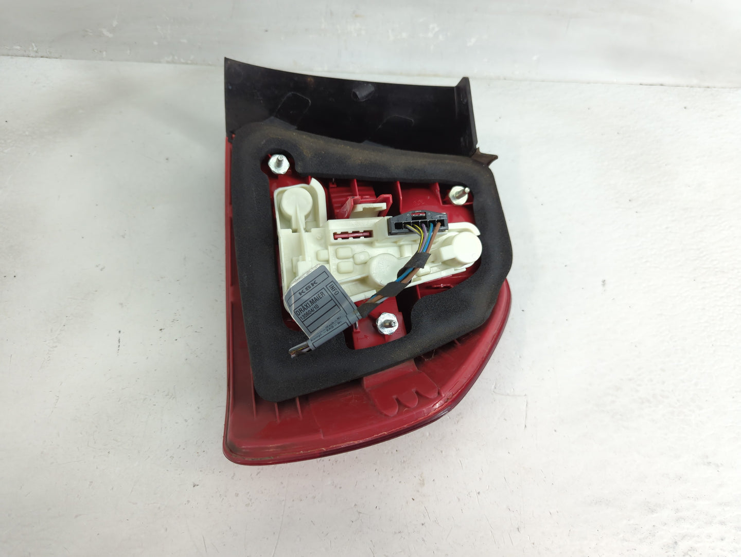 2006 Bmw 325i Tail Light Assembly Driver Left OEM Fits Fits 2007 2008 OEM Used Auto Parts - Oemusedautoparts1.com