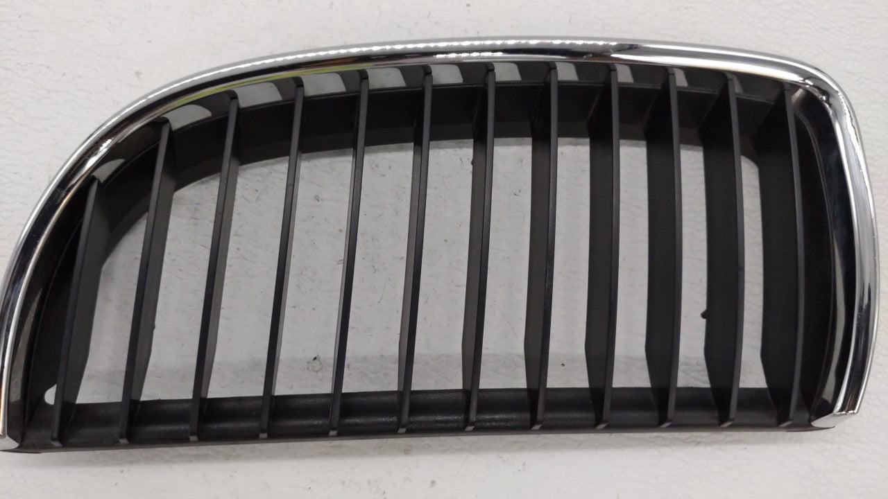 2006-2006 Bmw 325i Front Grille Bumper Not Included - Oemusedautoparts1.com