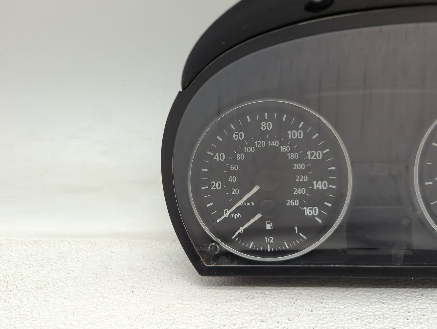 2006 Bmw 325i Instrument Cluster Speedometer Gauges P/N:6974667-01 IK697466701U, A2C53117699 Fits OEM Used Auto Parts - Oemu
