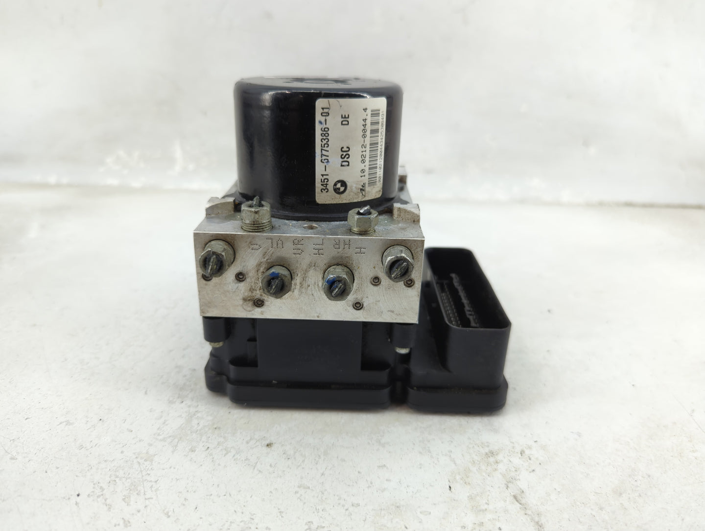 2006 Bmw 325i ABS Pump Control Module Replacement P/N:3451-6774929-01 Fits OEM Used Auto Parts - Oemusedautoparts1.com