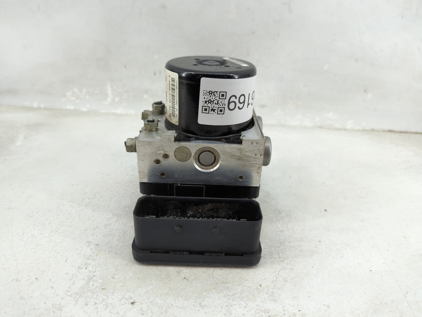 2006 Bmw 325i ABS Pump Control Module Replacement P/N:3451-6774929-01 Fits OEM Used Auto Parts - Oemusedautoparts1.com