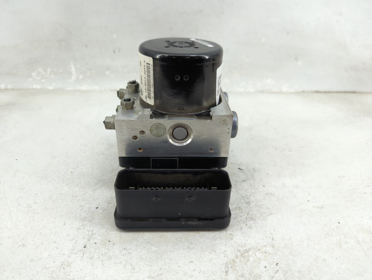 2006 Bmw 325i ABS Pump Control Module Replacement P/N:3451-6774929-01 Fits OEM Used Auto Parts - Oemusedautoparts1.com