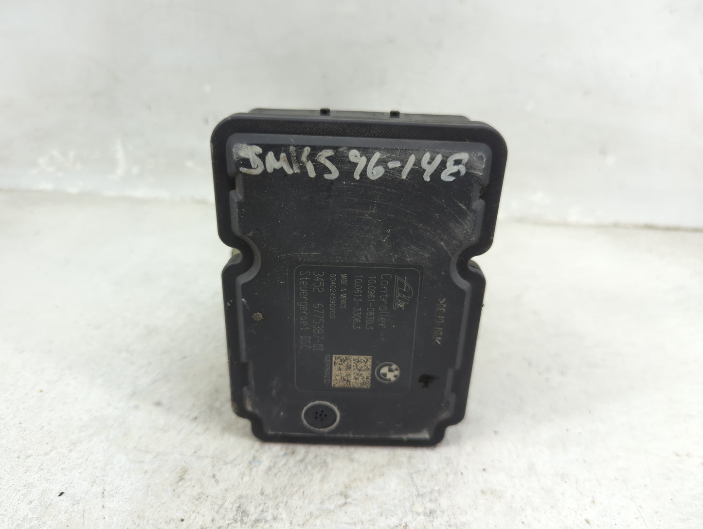 2006 Bmw 325i ABS Pump Control Module Replacement P/N:3451-6774929-01 Fits OEM Used Auto Parts - Oemusedautoparts1.com