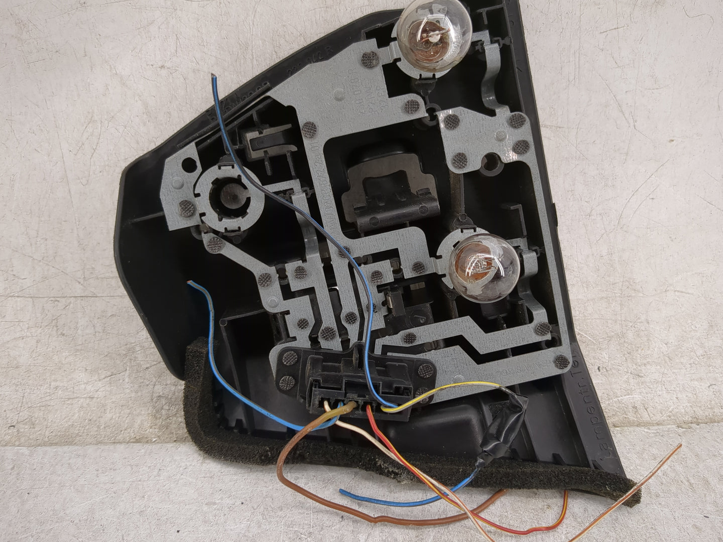 2006 Bmw 325i Third Brake Light Tail Light P/N:63218383100 P21W/32CP 572 2a 01 Fits OEM Used Auto Parts - Oemusedautoparts1.