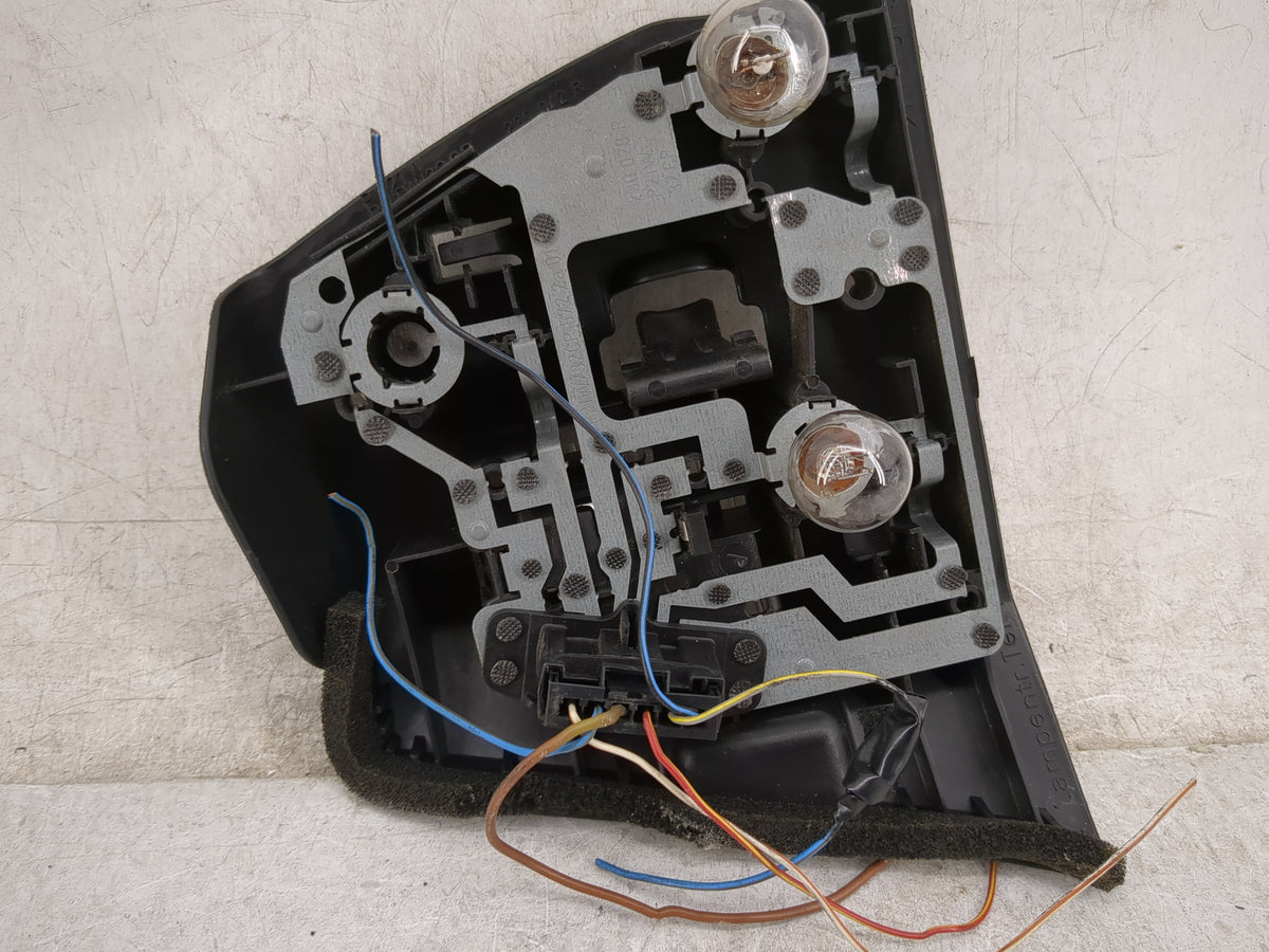 2006 Bmw 325i Third Brake Light Tail Light P/N:63218383100 P21W/32CP 572 2a 01 Fits OEM Used Auto Parts - Oemusedautoparts1.