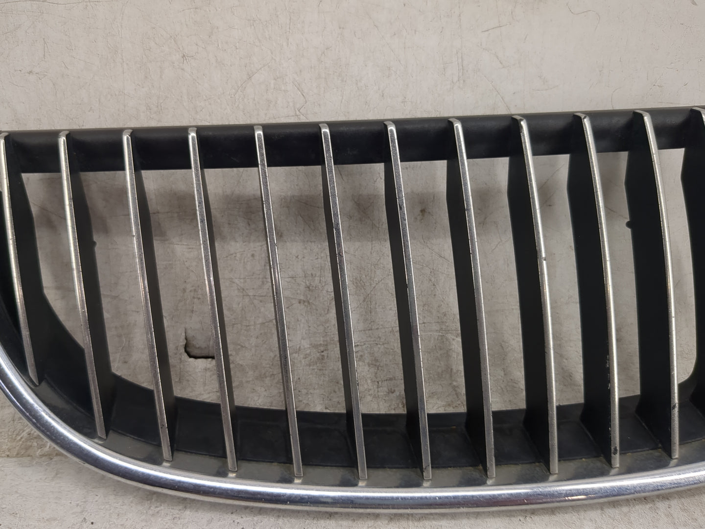 2006-2006 Bmw 325i Front Grille Bumper Not Included 1459893 - Oemusedautoparts1.com
