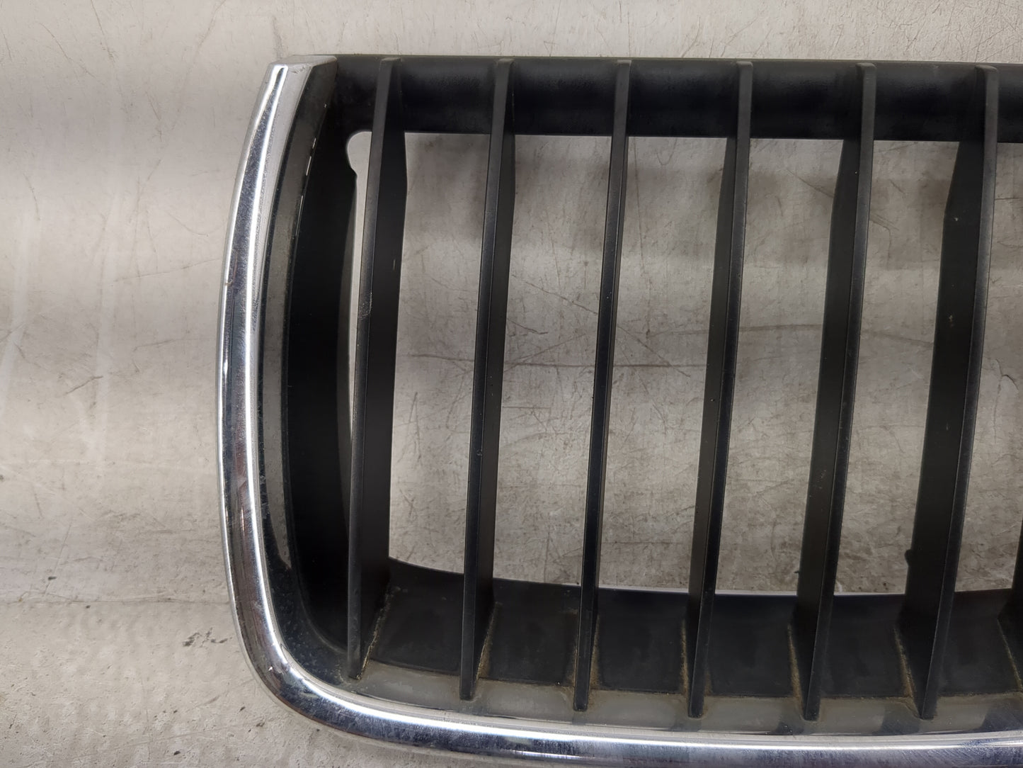 2006-2006 Bmw 325i Front Grille Bumper Not Included 1459908 - Oemusedautoparts1.com