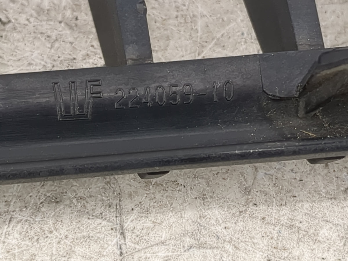 2006-2006 Bmw 325i Front Grille Bumper Not Included 1459908 - Oemusedautoparts1.com