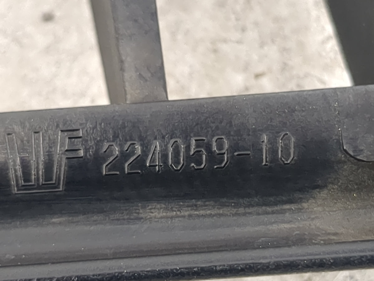 2006-2006 Bmw 325i Front Grille Bumper Not Included 1459987 - Oemusedautoparts1.com