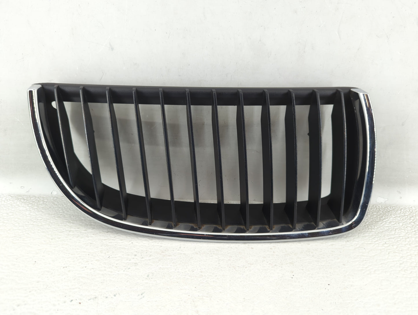 2006-2006 Bmw 325i Front Grille Bumper Not Included - Oemusedautoparts1.com