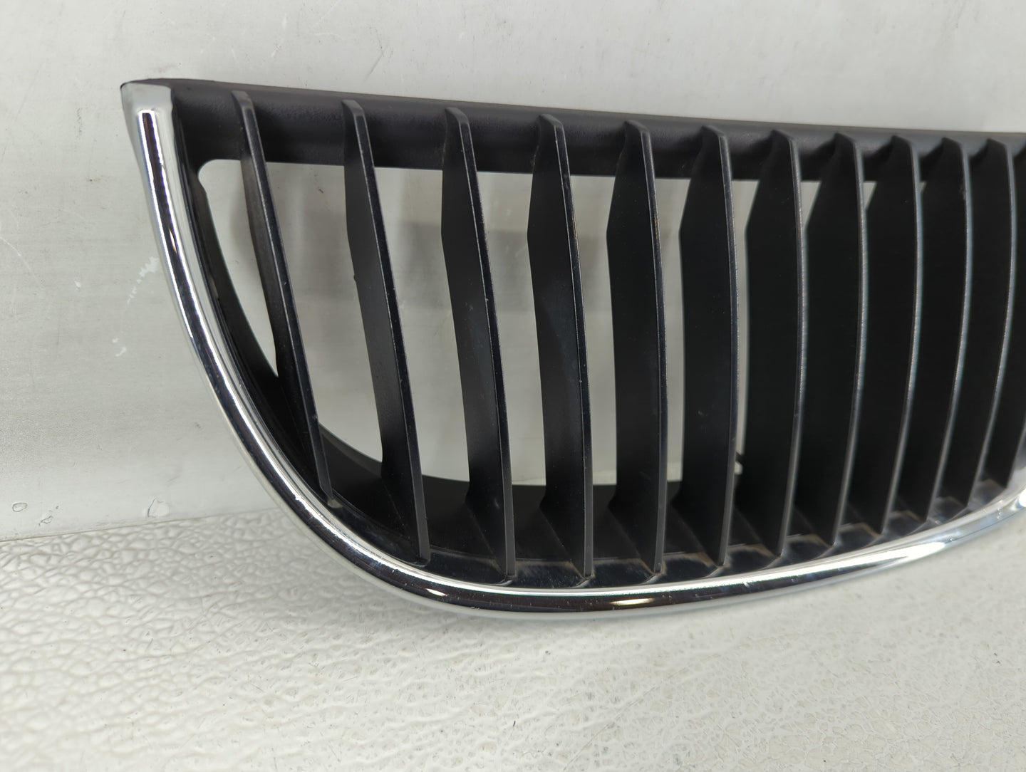 2006-2006 Bmw 325i Front Grille Bumper Not Included - Oemusedautoparts1.com