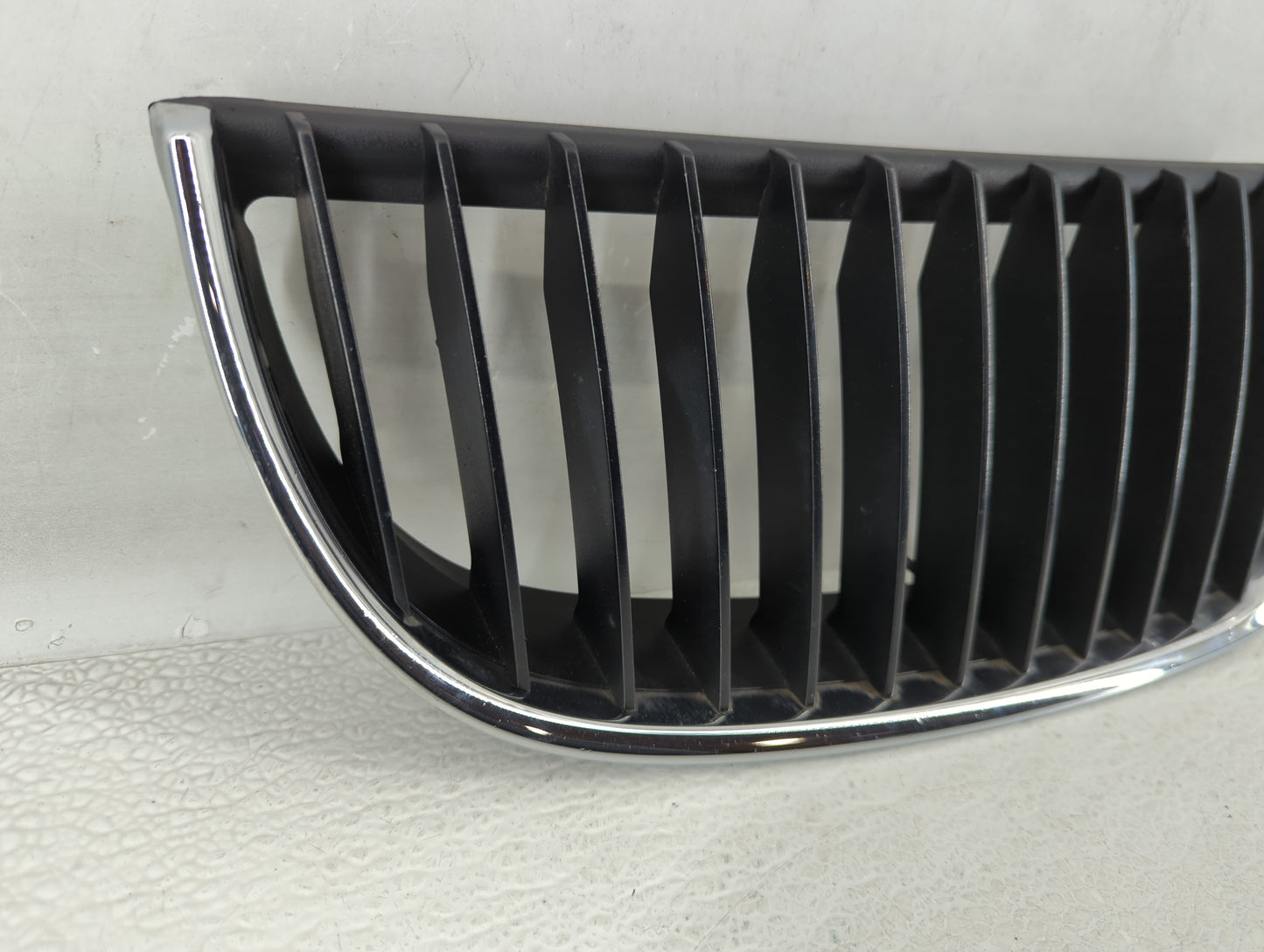 2006-2006 Bmw 325i Front Grille Bumper Not Included - Oemusedautoparts1.com