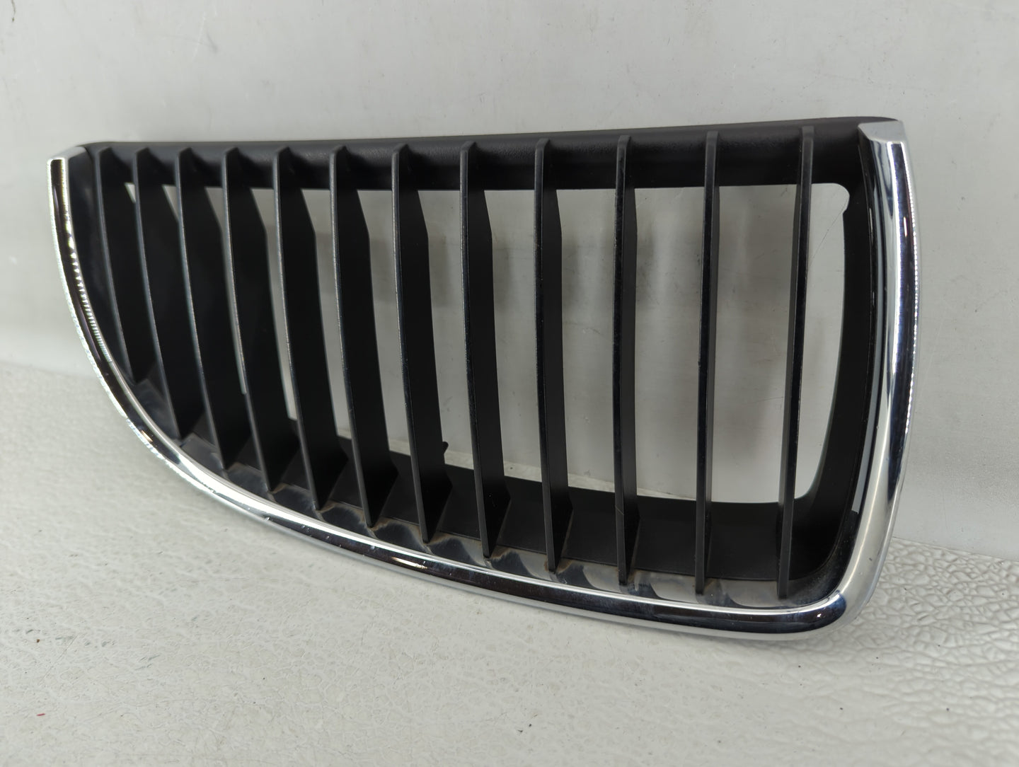 2006-2006 Bmw 325i Front Grille Bumper Not Included - Oemusedautoparts1.com