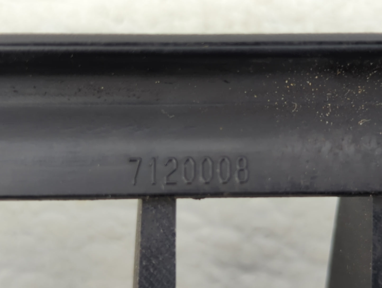 2006-2006 Bmw 325i Front Grille Bumper Not Included - Oemusedautoparts1.com
