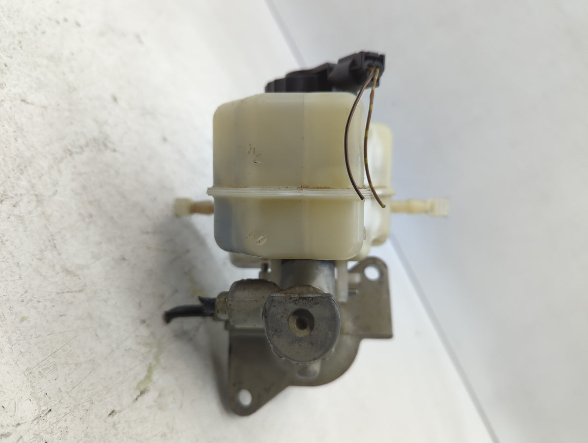 2006-2006 Bmw 325i Brake Master Cylinder - Oemusedautoparts1.com