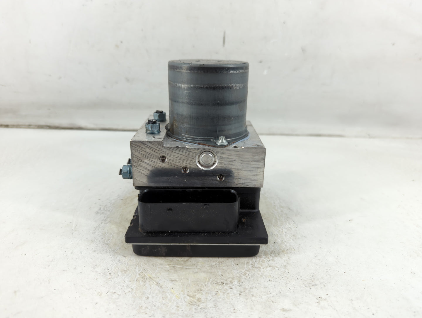 2006 Bmw 328i ABS Pump Control Module Replacement P/N:3451 6768550-01 Fits Fits 2002 2003 2004 2005 OEM Used Auto Parts - Oe