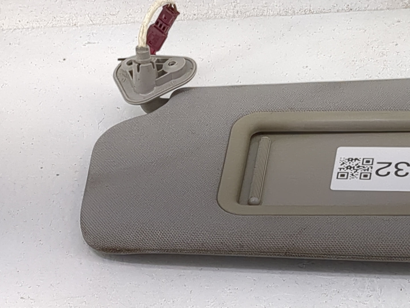 2006 Bmw 330i Sun Visor Shade Replacement Driver Left Mirror Fits OEM Used Auto Parts - Oemusedautoparts1.com