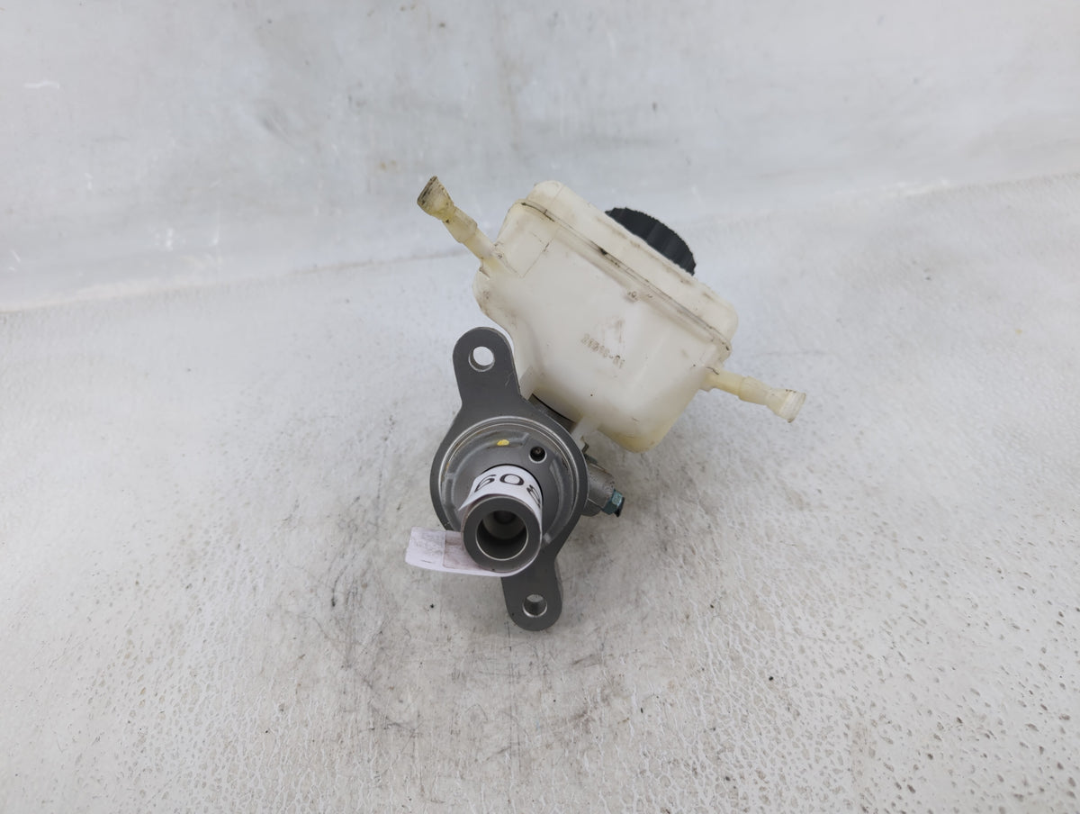 2006-2006 Bmw 330i Brake Master Cylinder Cream - Oemusedautoparts1.com