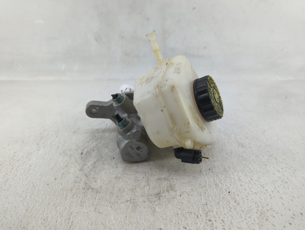 2006-2006 Bmw 330i Brake Master Cylinder Cream - Oemusedautoparts1.com