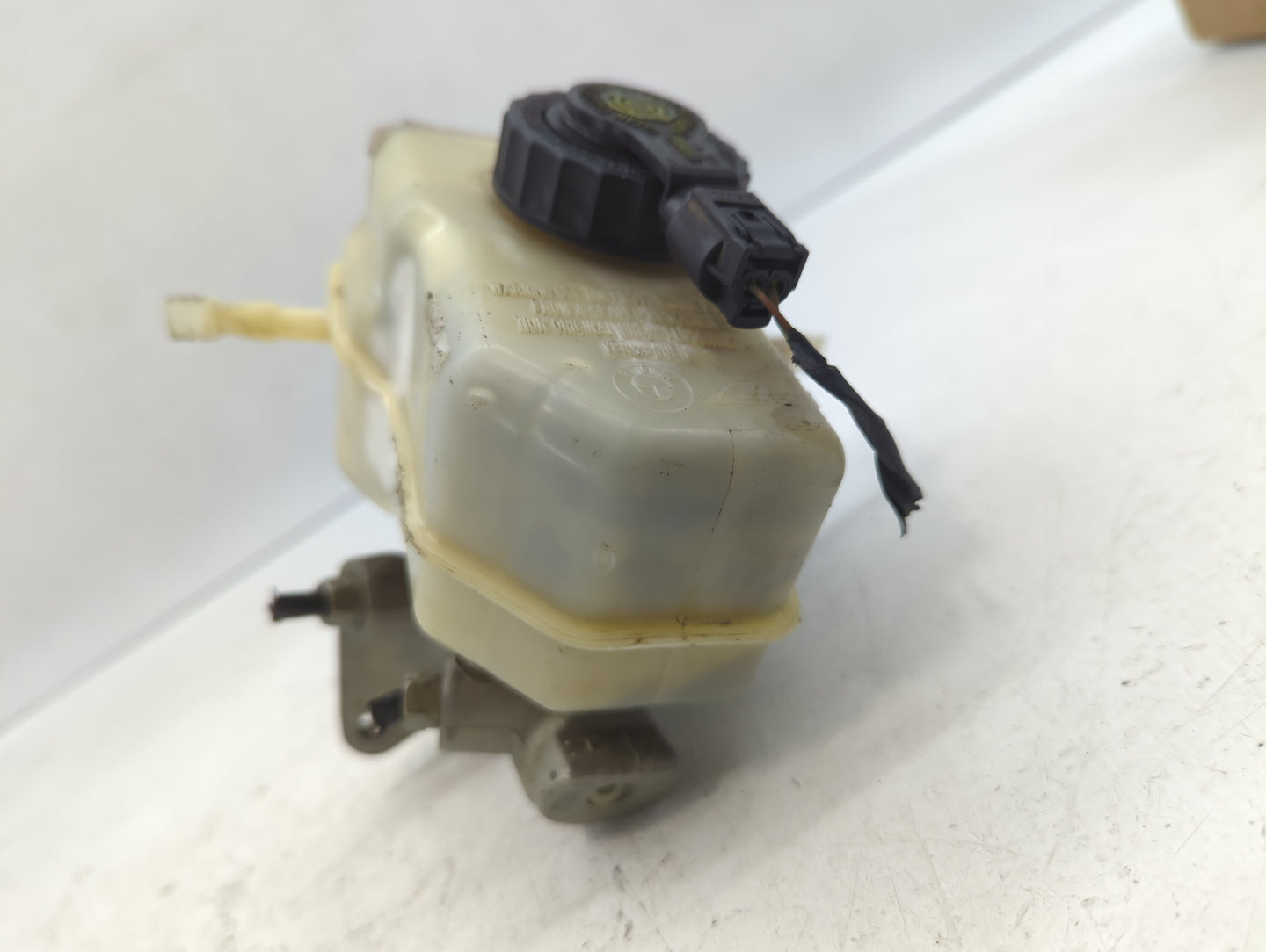 2006-2006 Bmw 330i Brake Master Cylinder - Oemusedautoparts1.com