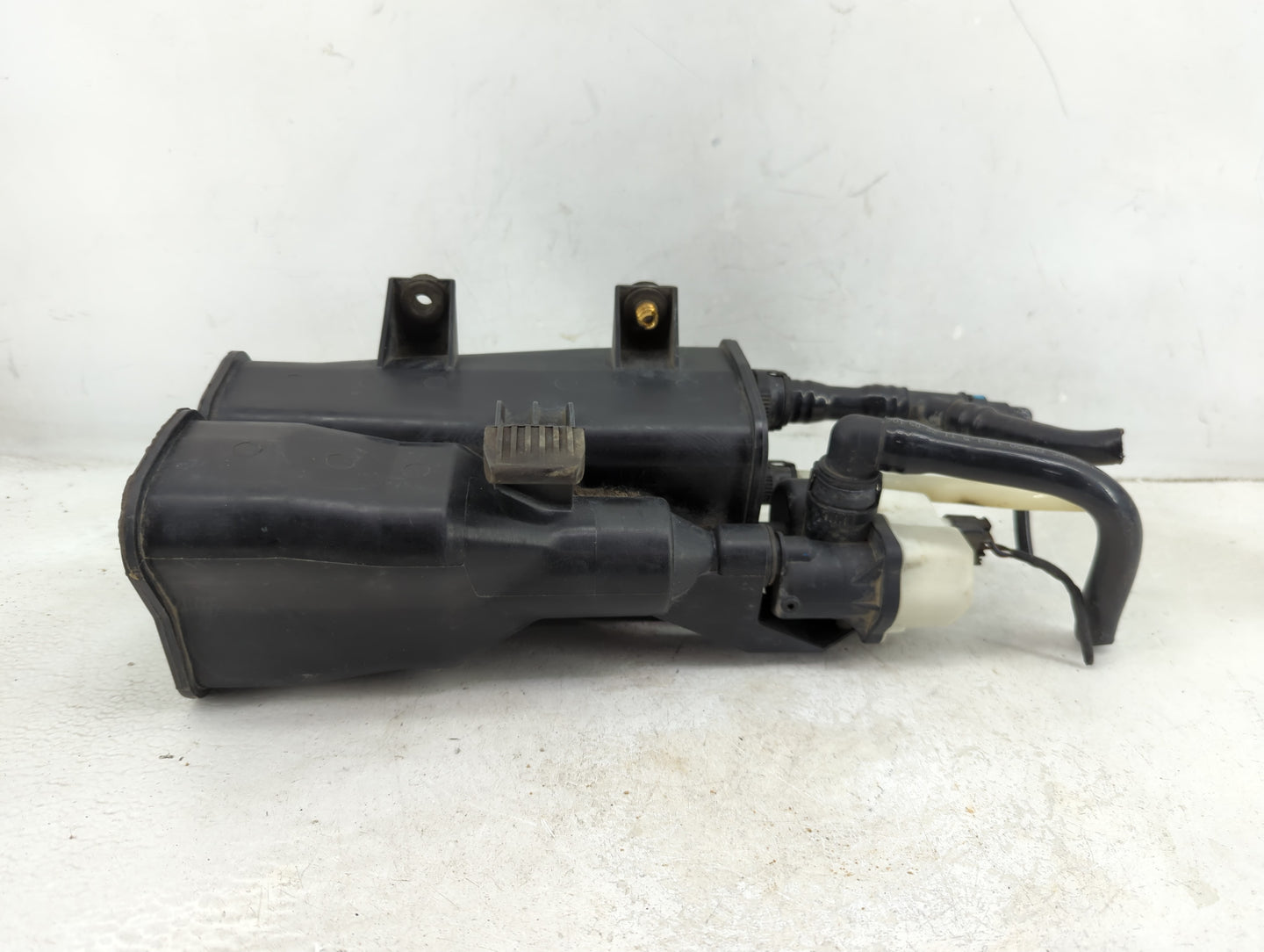 2006 Bmw 335i Fuel Vapor Charcoal Canister - Oemusedautoparts1.com