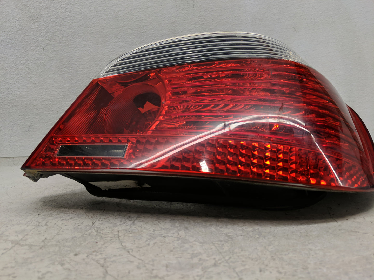 2004-2007 Bmw 525i Tail Light Assembly Passenger Right OEM Fits Fits 2004 2005 2006 2007 OEM Used Auto Parts - Oemusedautopa