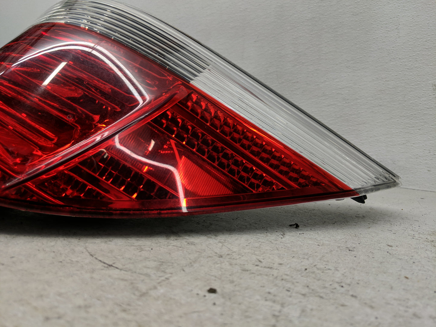 2004-2007 Bmw 525i Tail Light Assembly Passenger Right OEM Fits Fits 2004 2005 2006 2007 OEM Used Auto Parts - Oemusedautopa